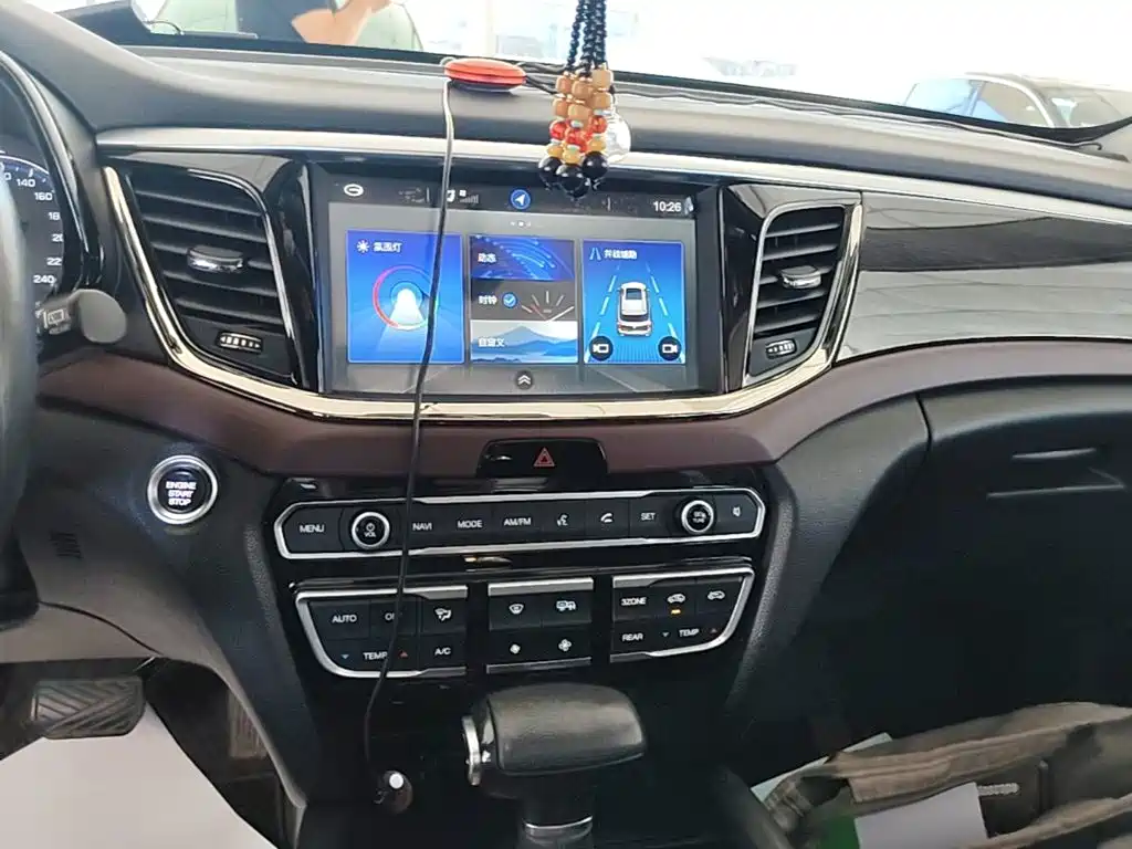 GAC Motor Trumpchi GS8 2018 — фото 13