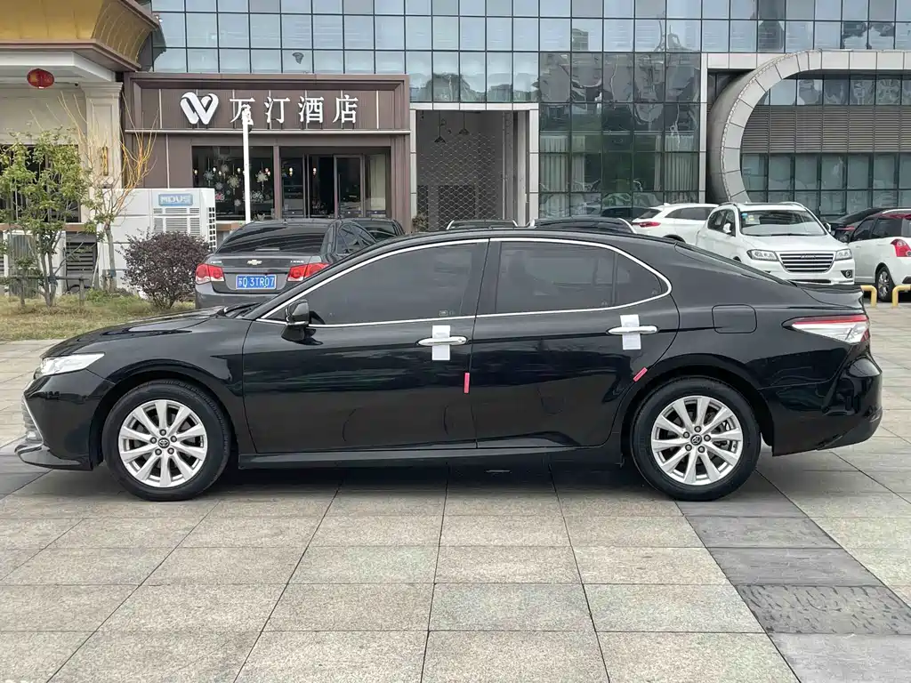 Toyota Camry 2019 — фото 23