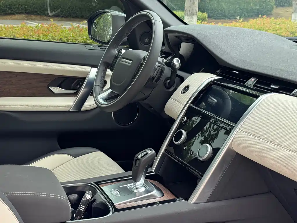 Land Rover Discovery Sport 2021 — фото 12