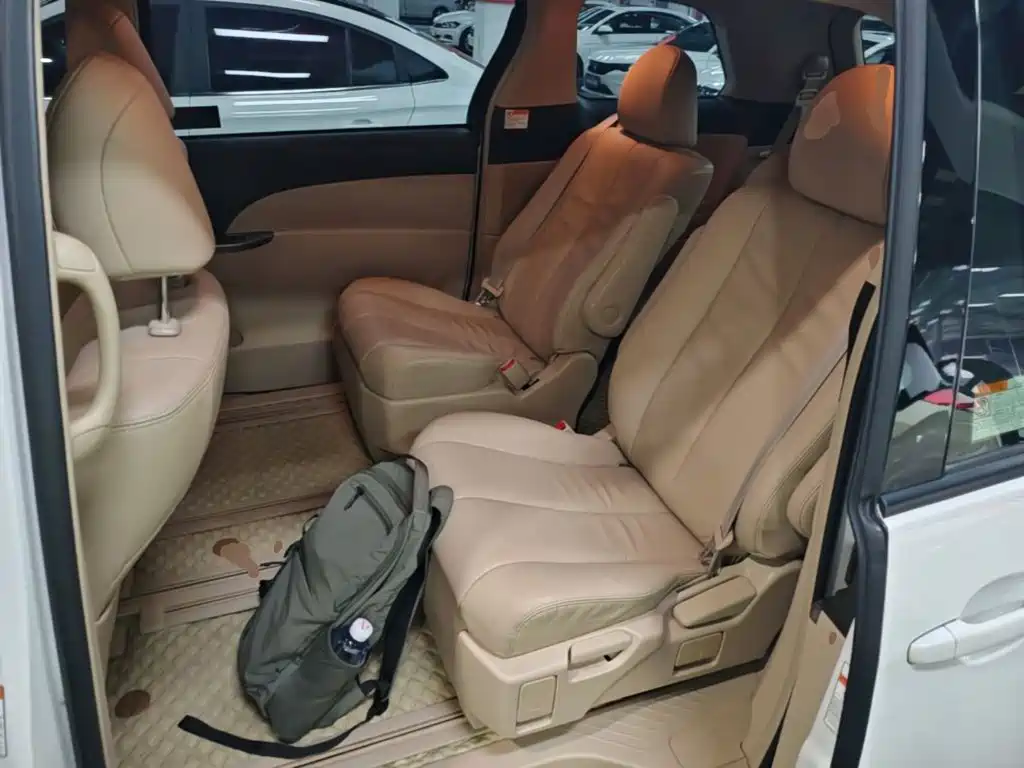 Toyota Previa 2018 — фото 17