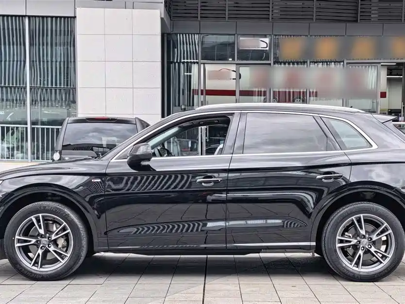 Audi Q5L 2020 — фото 25