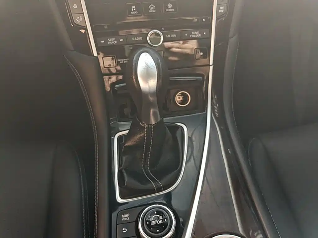 Infiniti Q50L 2015 — фото 14