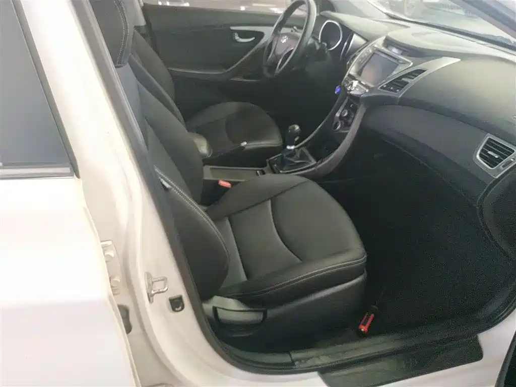 Hyundai Elantra Langdong 2016 — фото 16