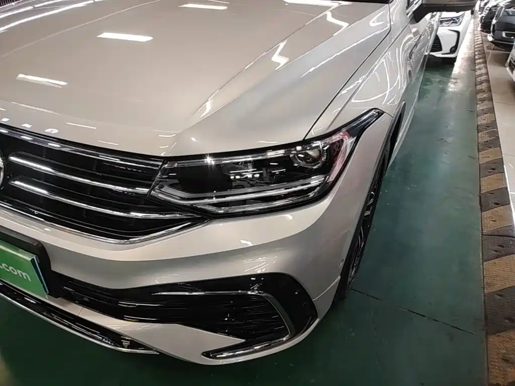 Volkswagen Tiguan L 2023 — фото 18
