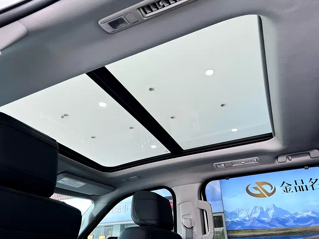 Toyota Sequoia 2023 — фото 12
