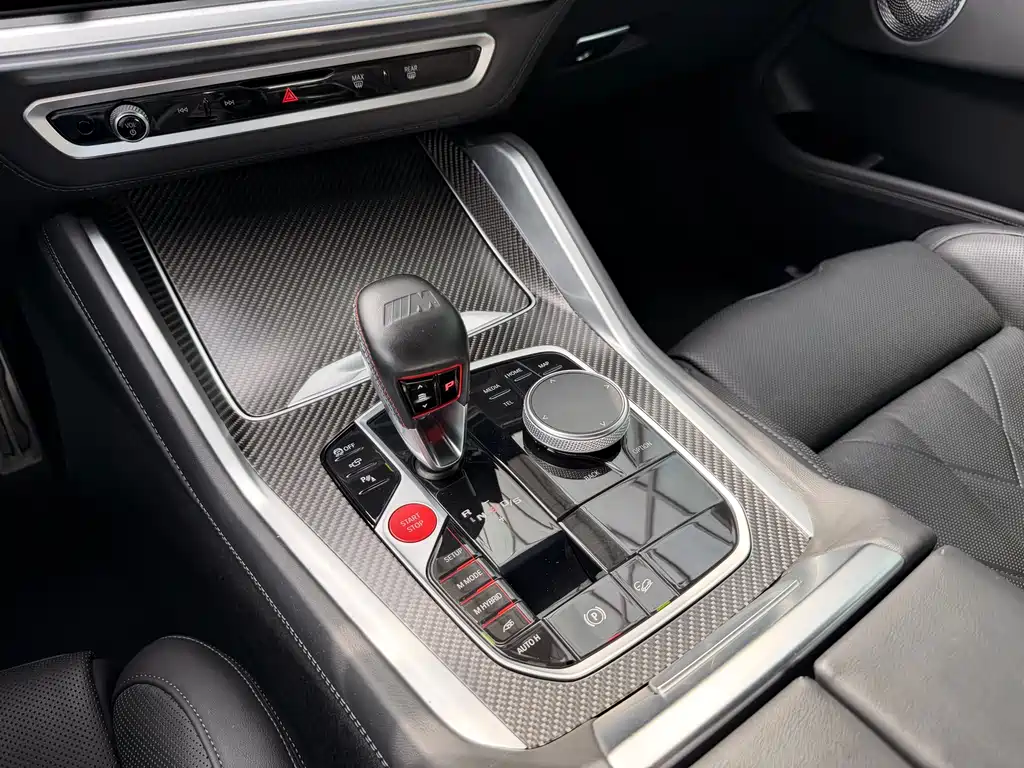 BMW XM 2024 — фото 18