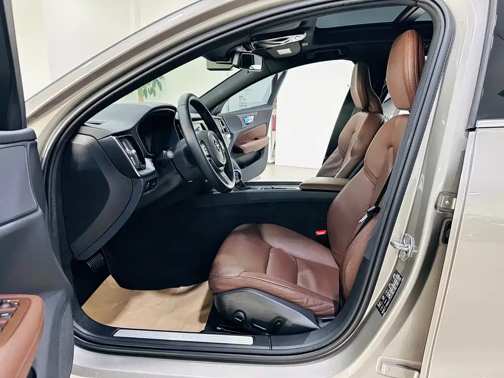 Volvo S60 2020 — фото 10