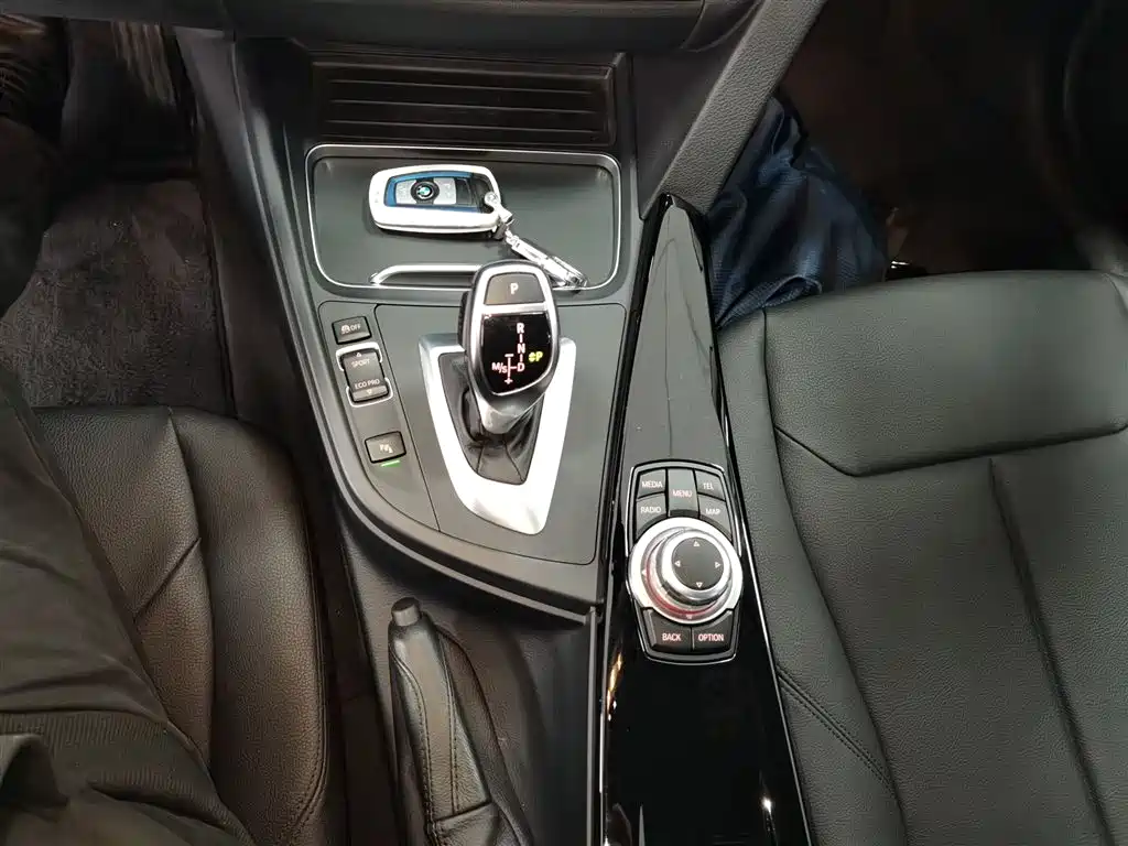 BMW 3 Series 2017 — фото 10