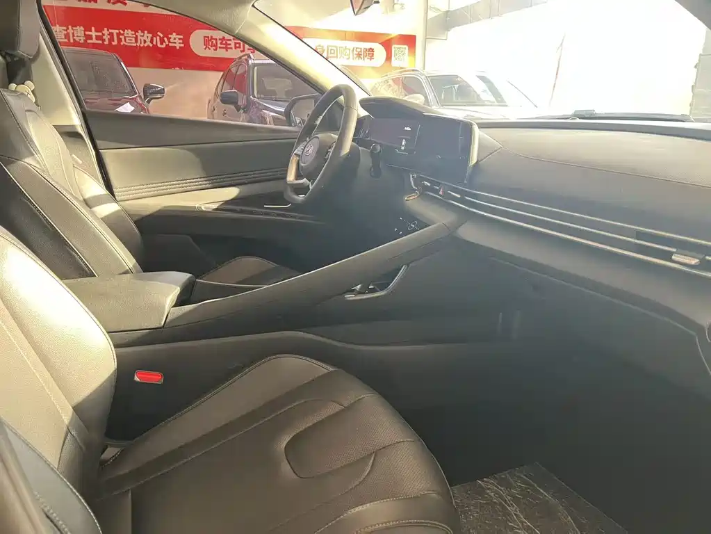 Hyundai Elantra 2023 — фото 10