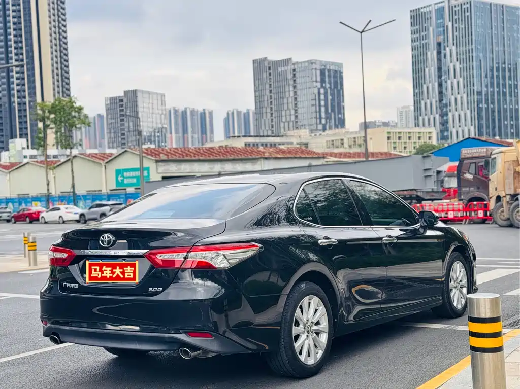 Toyota Camry 2020 — фото 10