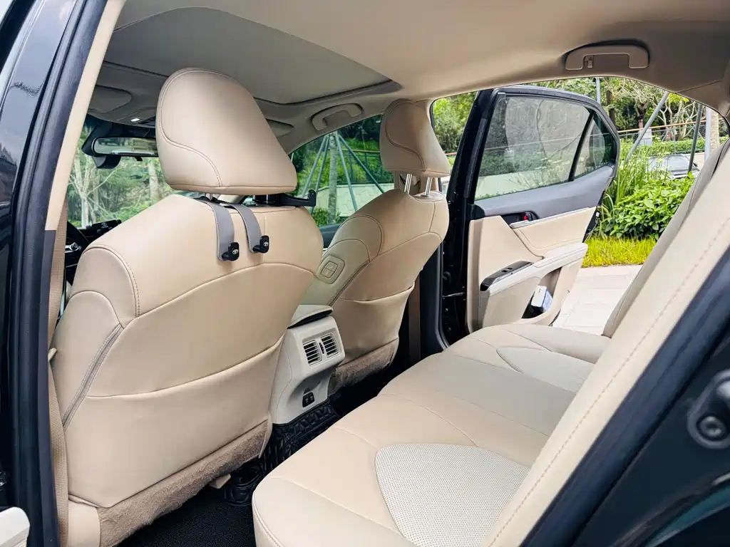 Toyota Camry 2020 — фото 17