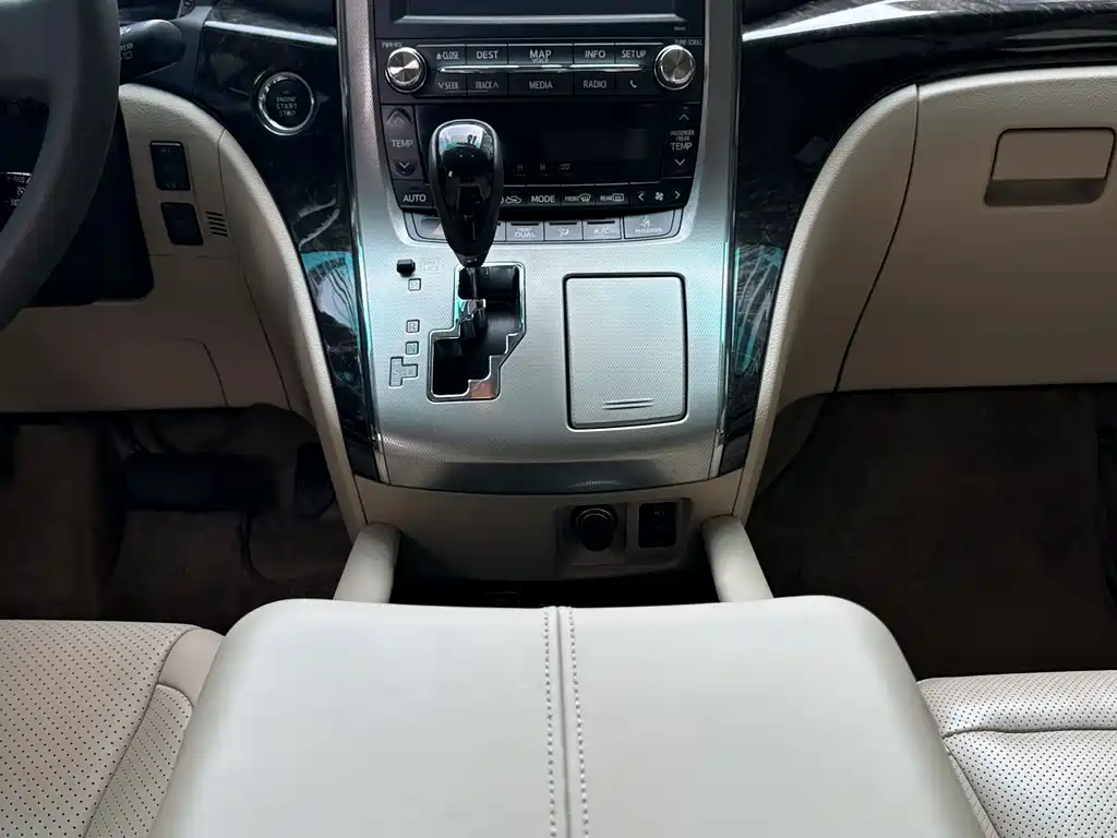 Toyota Alphard 2014