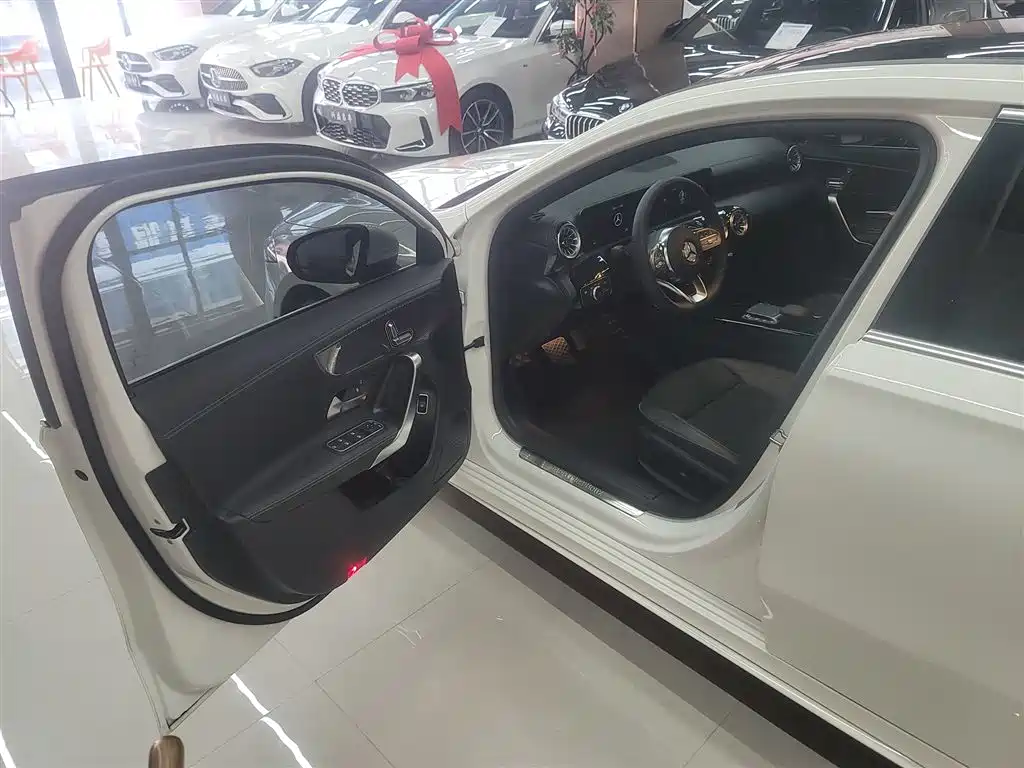 Mercedes-Benz A-Class 2022 — фото 16