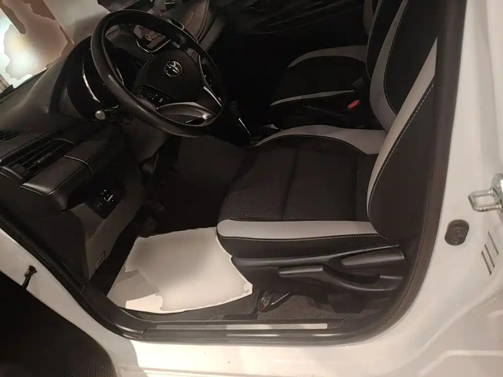 Toyota Yaris L 2023 — фото 15