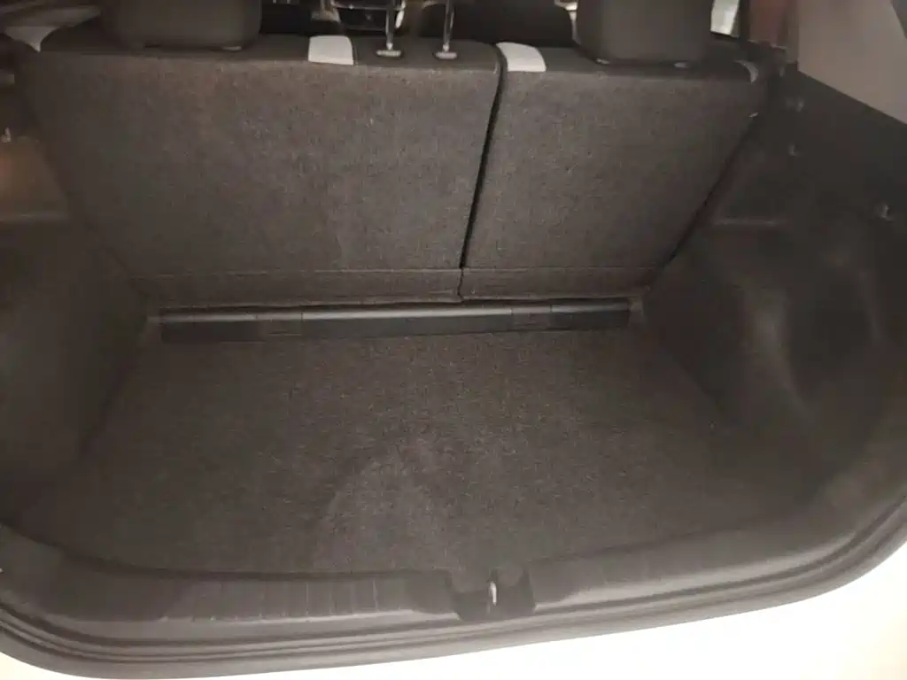 Toyota Yaris L 2023 — фото 19