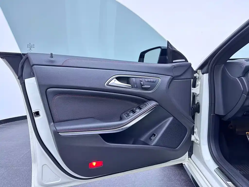 Mercedes-Benz CLA AMG 2015 — фото 27