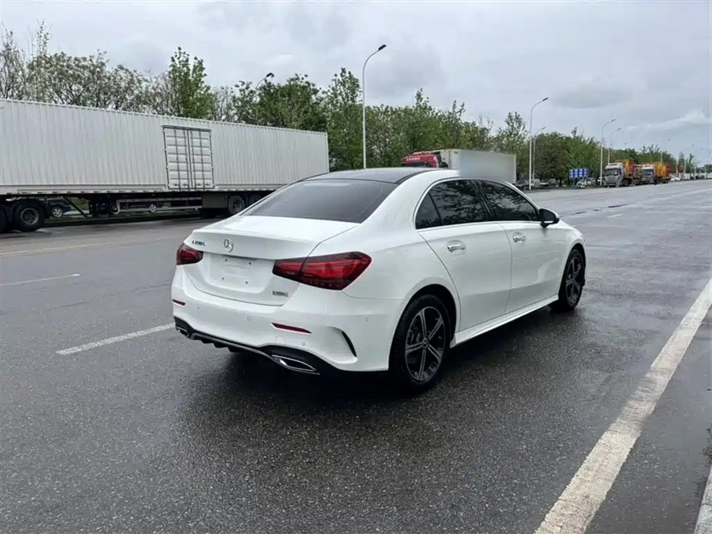 Mercedes-Benz A-Class 2024 — фото 13