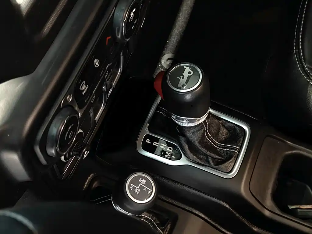 Jeep Wrangler 2020 — фото 10