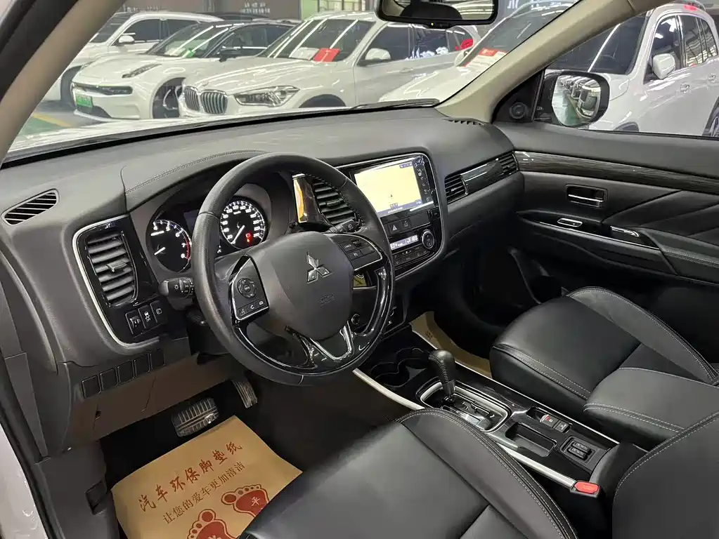 Mitsubishi Outlander 2020 — фото 10