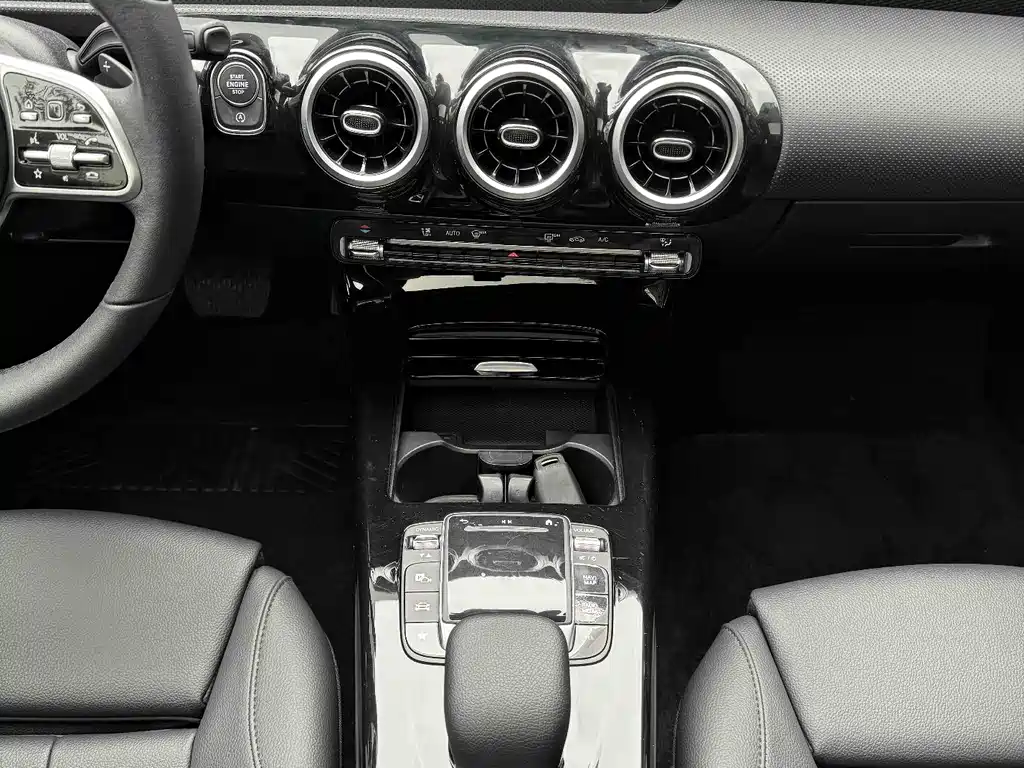 Mercedes-Benz A-Class 2021 — фото 13