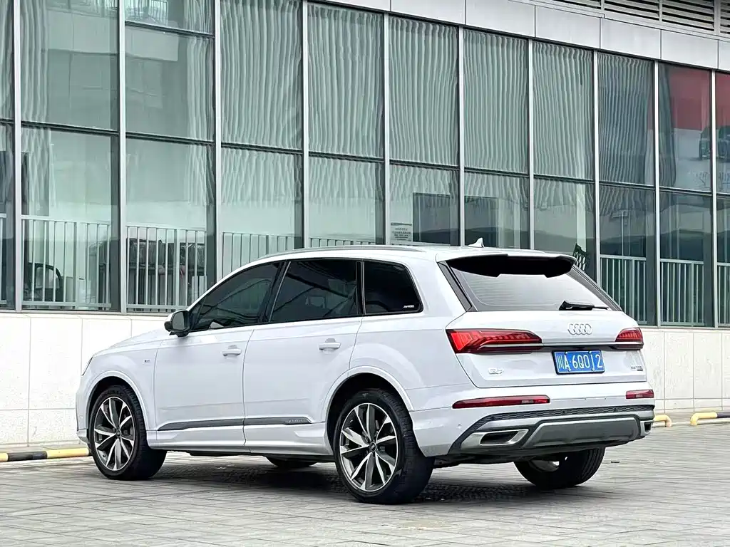Audi Q7 2021 — фото 7