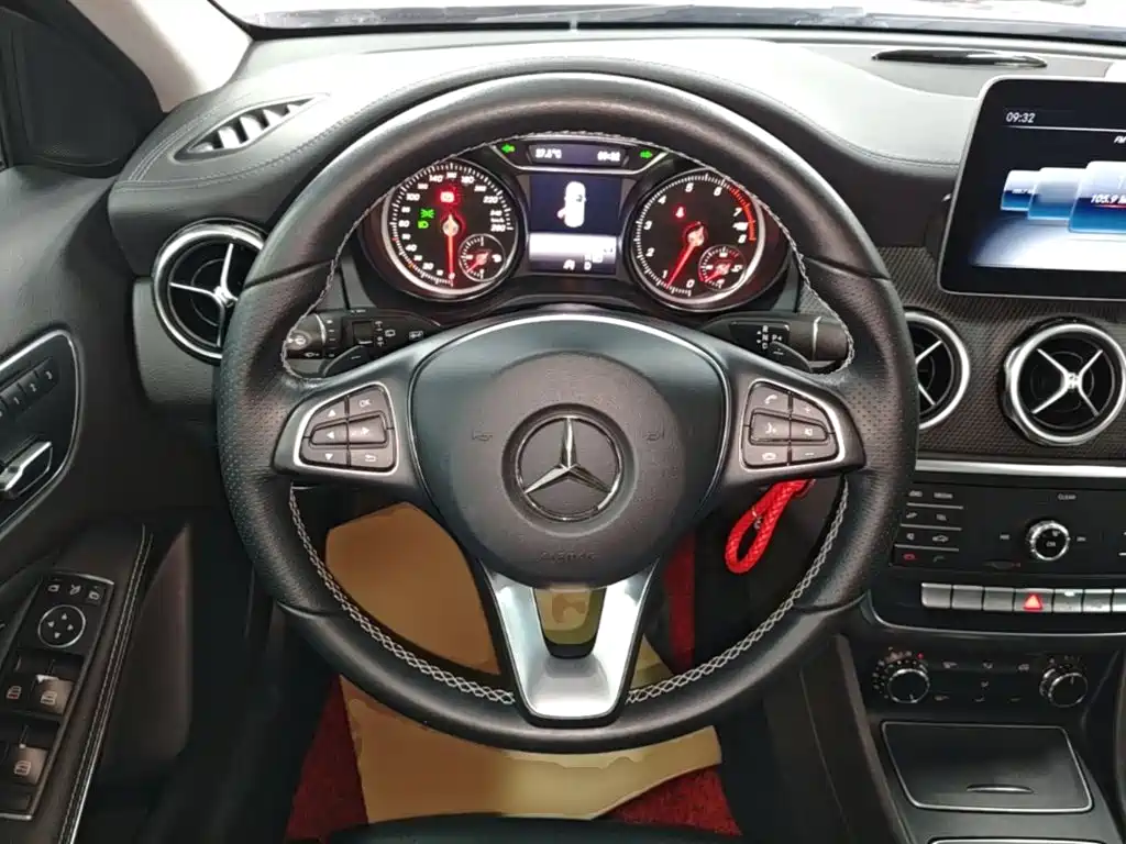 Mercedes-Benz GLA 2018 — фото 11