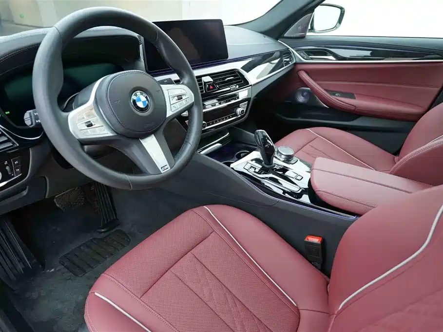 BMW 5 Series 2023 — фото 10