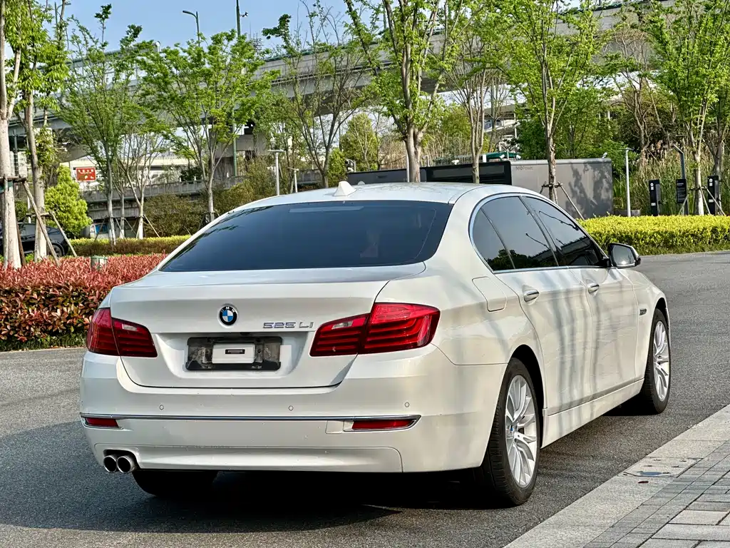 BMW 5 Series 2016 — фото 6