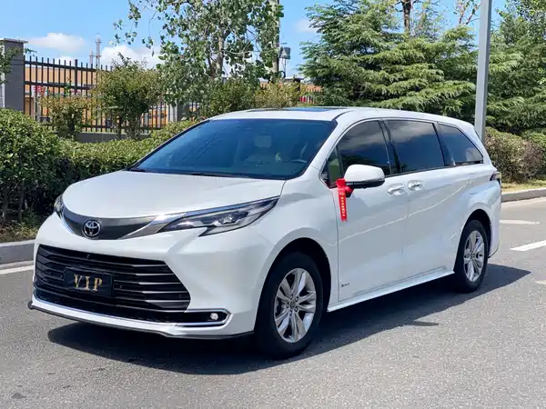Toyota Sienna 2024