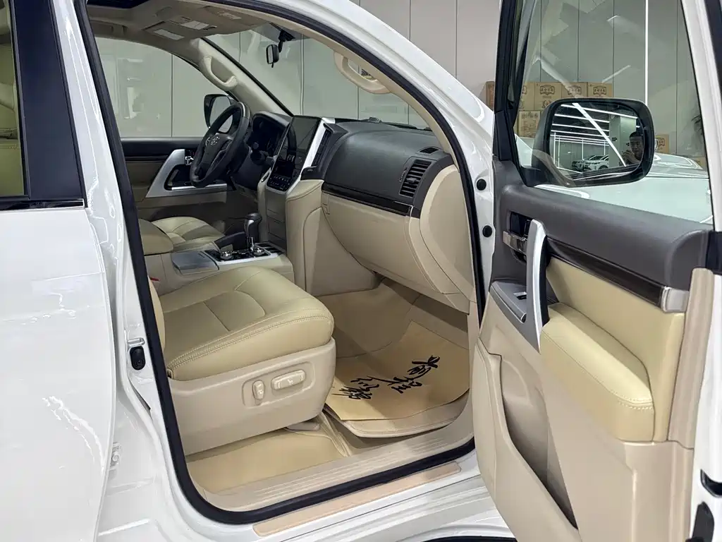 Toyota Land Cruiser 2020 — фото 17
