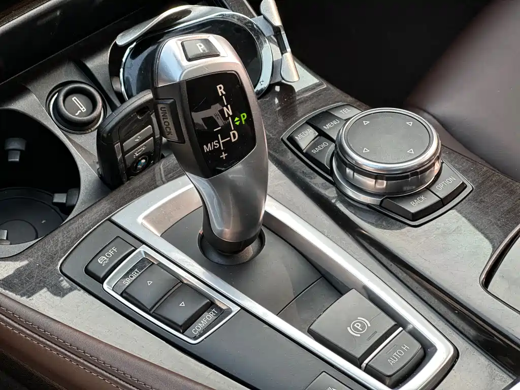 BMW 5 Series 2016 — фото 14