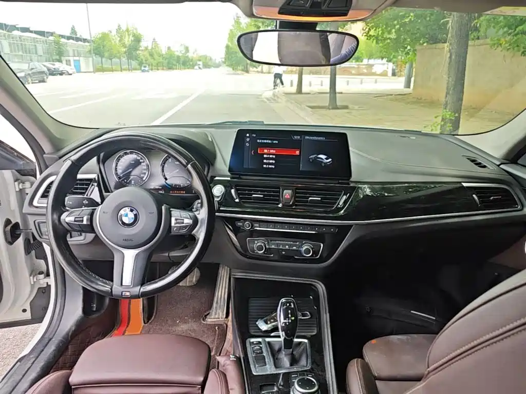 BMW 1 Series 2022 — фото 10