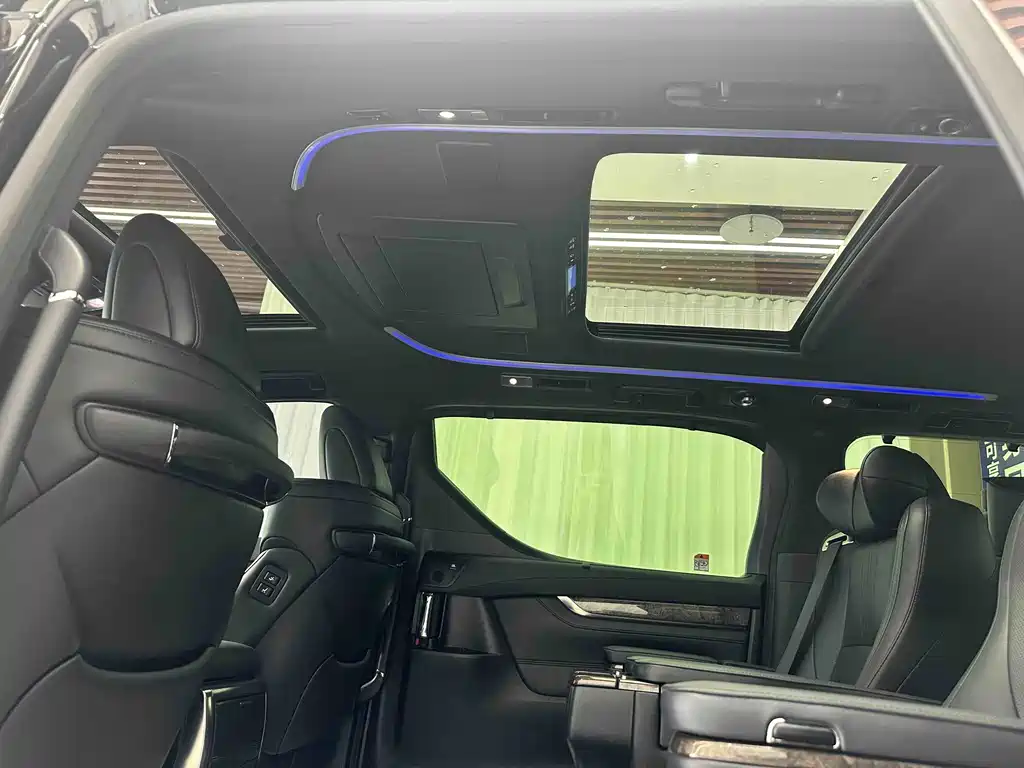 Toyota Vellfire 2023 — фото 18