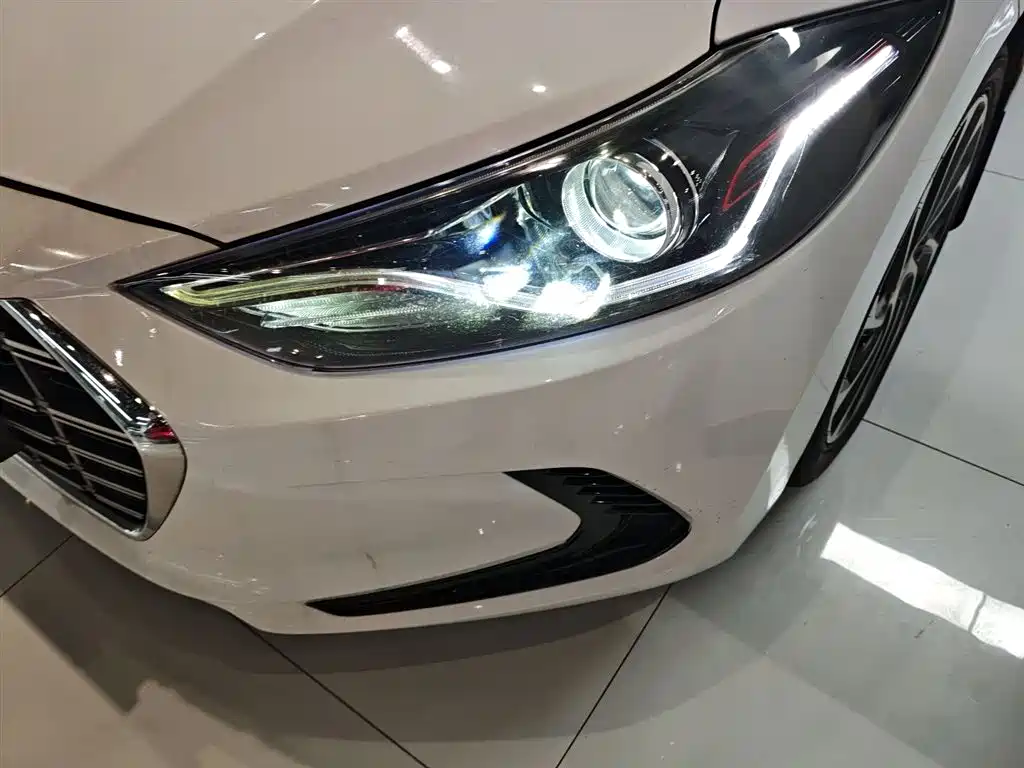 Hyundai Elantra 2020 — фото 24