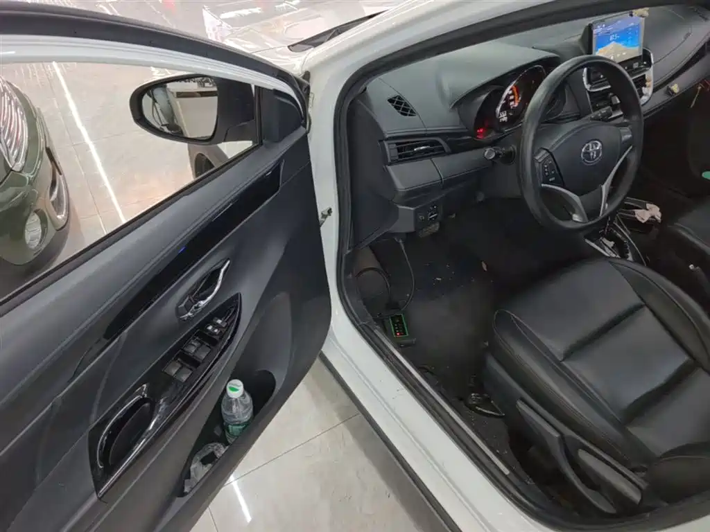 Toyota Yaris L 2023 — фото 16