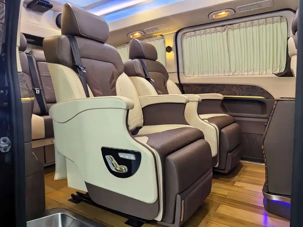 Mercedes-Benz V-Class 2019 — фото 11