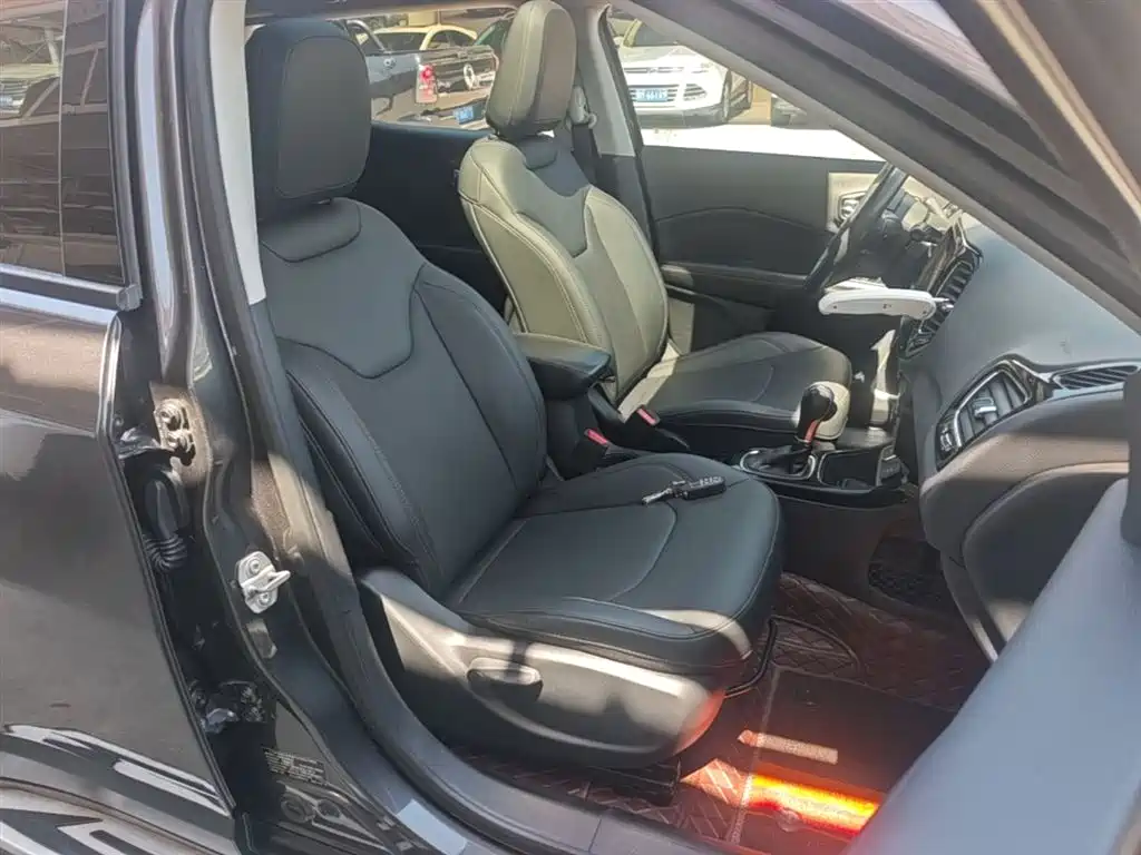 Jeep Compass 2019 — фото 25