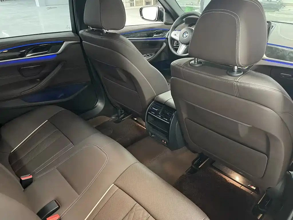 BMW 5 Series 2023 — фото 13
