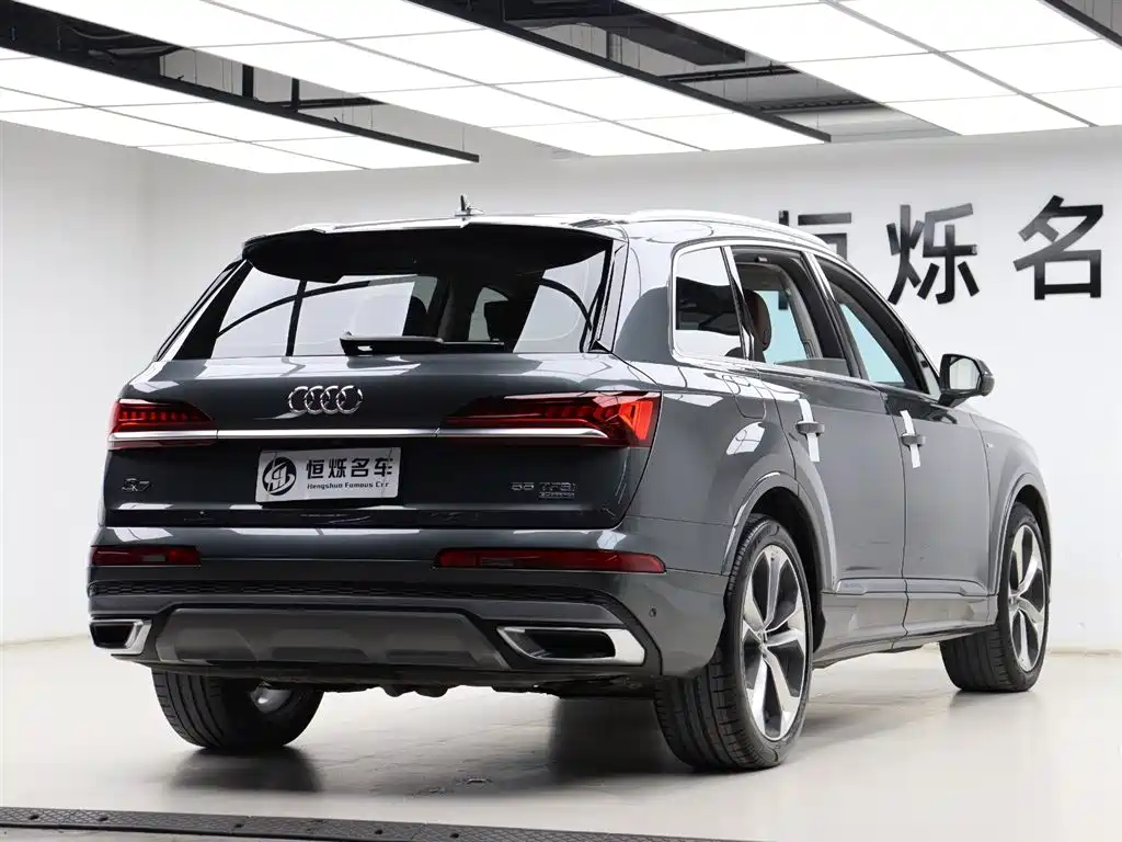 Audi Q7 2021 — фото 31