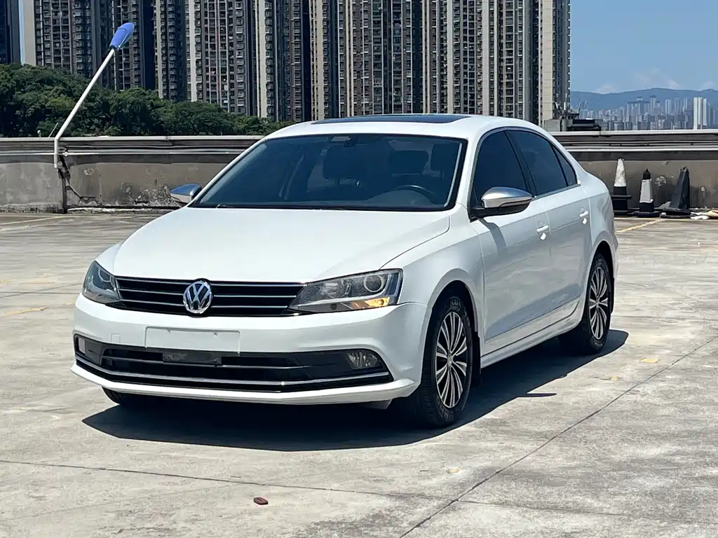 Volkswagen Sagitar 2018