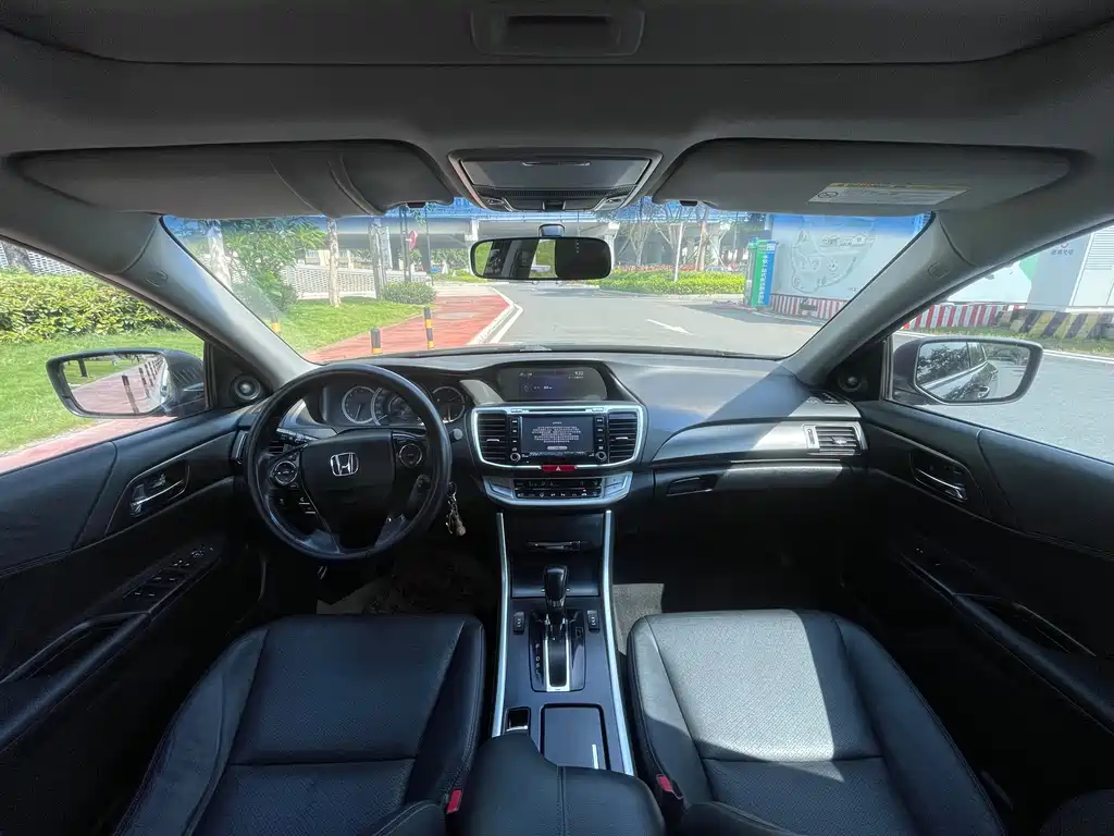 Honda Accord 2014 — фото 18