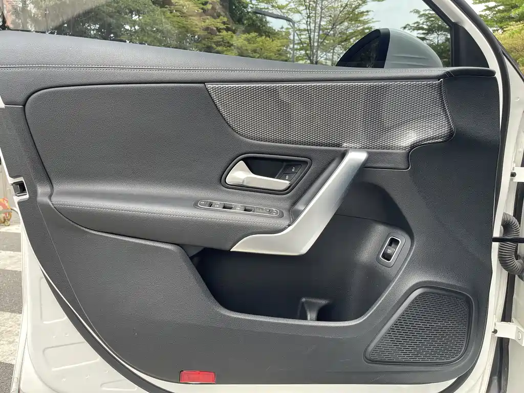 Mercedes-Benz A-Class 2022 — фото 9