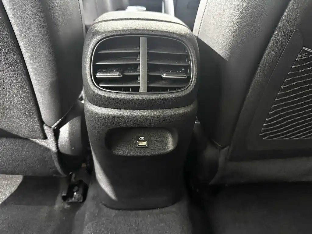 Hyundai Elantra 2023 — фото 24