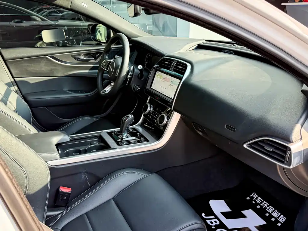 Jaguar XEL 2020 — фото 10