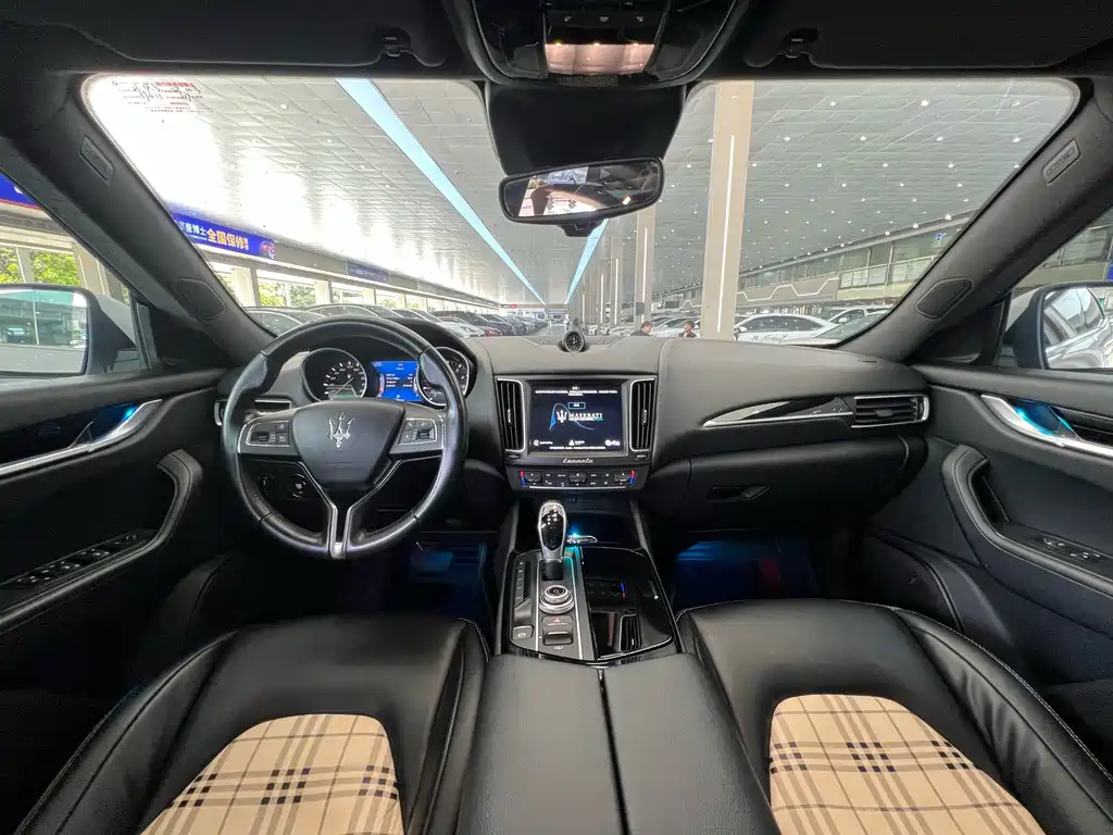 Maserati Levante 2018 — фото 11
