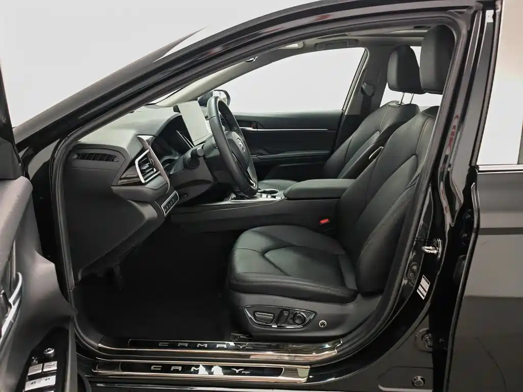 Toyota Camry 2022 — фото 10