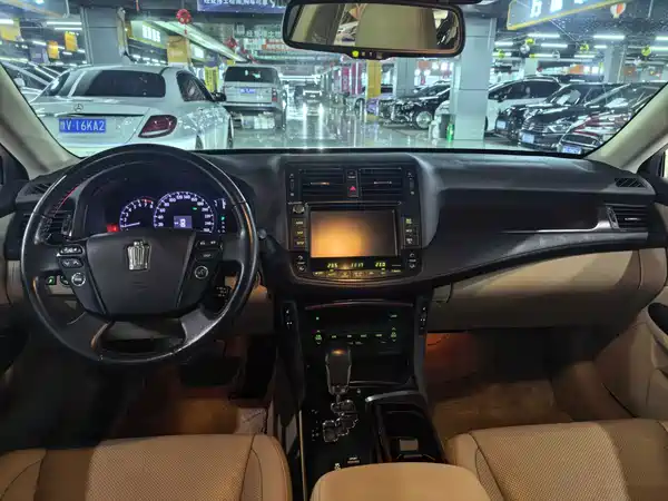 Toyota Crown 2011