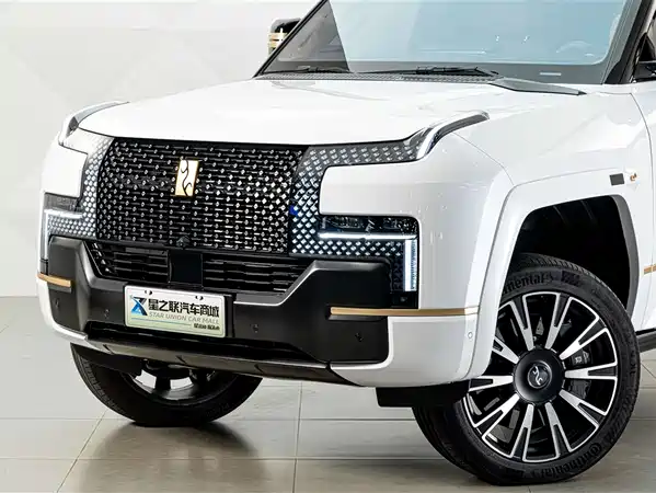 Yangwang U8 L 2025