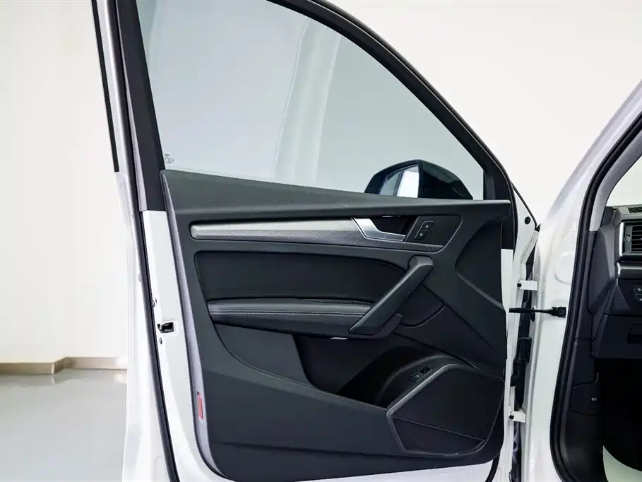 Audi Q5L 2022 — фото 10