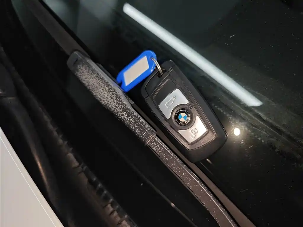 BMW 3 Series 2018 — фото 9